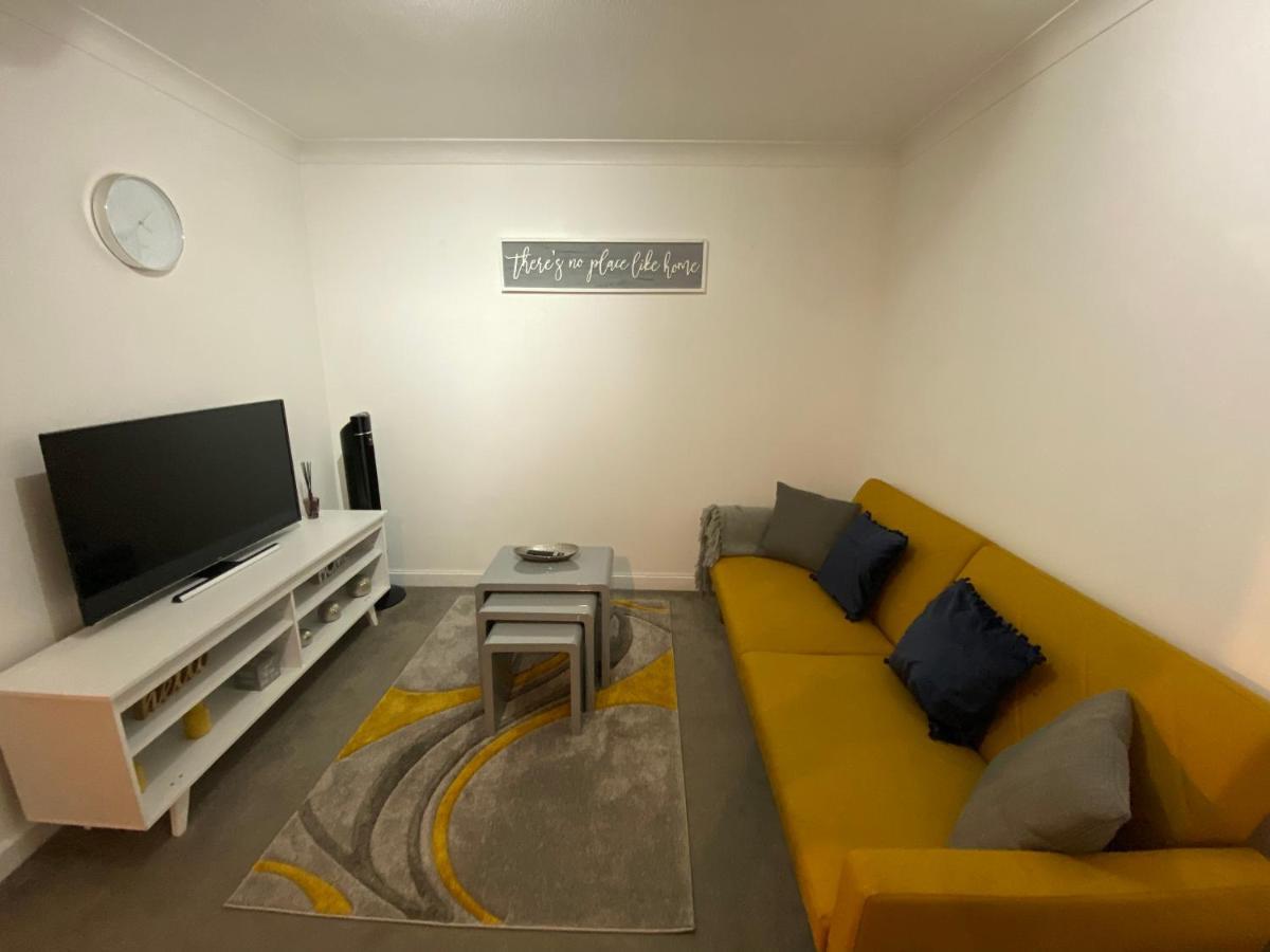 Marie'S Serviced Apartment 2 Bed Olivier Court Bedford Exterior photo